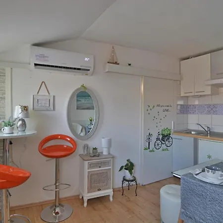 Artemia Apartman *