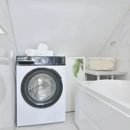 Artemia Apartment Split
